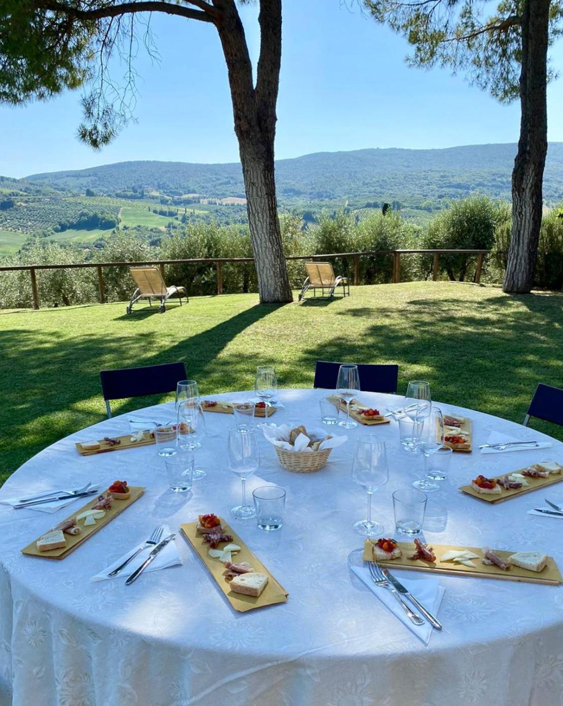 Fattoria Abbazia Monte Oliveto Villa ซานจีมิญญาโน ภายนอก รูปภาพ