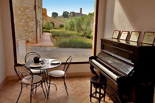 Fattoria Abbazia Monte Oliveto Villa ซานจีมิญญาโน ภายนอก รูปภาพ