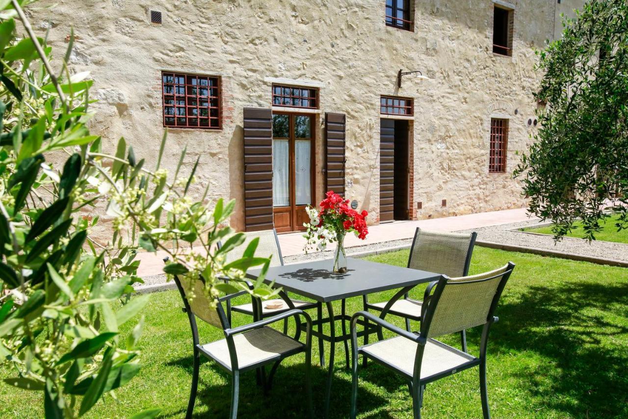 Fattoria Abbazia Monte Oliveto Villa ซานจีมิญญาโน ภายนอก รูปภาพ